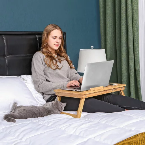 SONGMICS Bambusz Laptop Asztal, Összecsukható Ágyasztal, Magasságban Állítható Kanapé